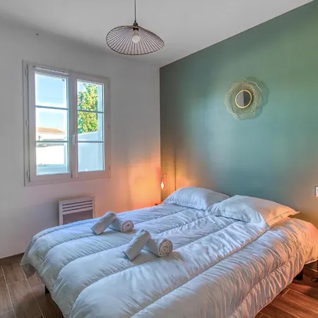 Holiday home 3 Bedroom Lovely Home In La Bree-Les-Bains La Bree-les-Bains