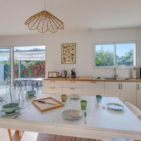 Дом отдыха 3 Bedroom Lovely Home In La Bree-Les-Bains