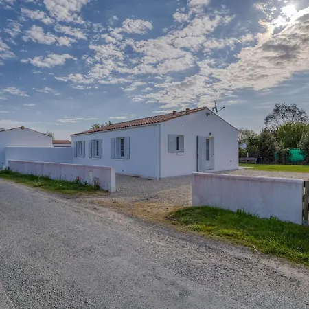 3 Bedroom Beautiful In Hébergement de vacances *