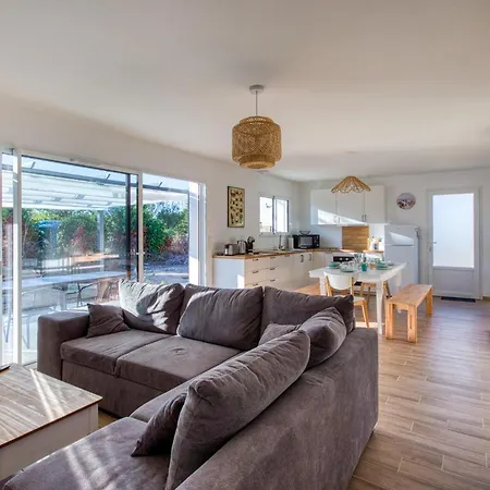 Дом отдыха 3 Bedroom Lovely Home In La Bree-Les-Bains