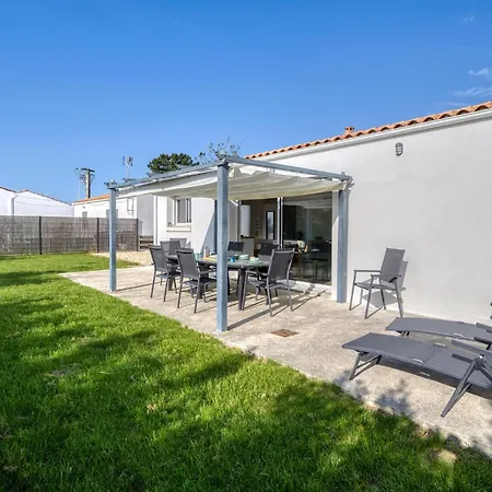 3 Bedroom Beautiful In La Brée-les-Bains