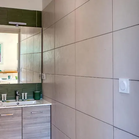 3 Bedroom Beautiful In * La Brée-les-Bains