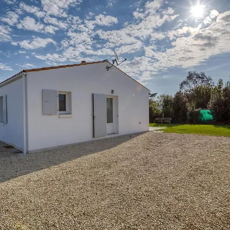 3 Bedroom Lovely Home In La Bree-Les-Bains