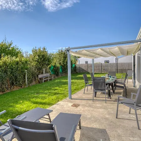 3 Bedroom Lovely Home In La Bree-Les-Bains *